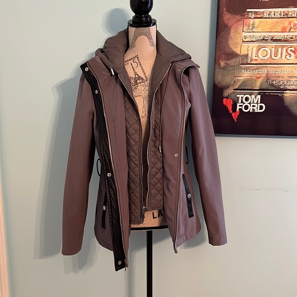 Kenneth Cole Jackets & Blazers - WATERPROOF JACKET ✨